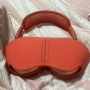 Apple AirPods Max in Red. They’re in excellent/good condition.